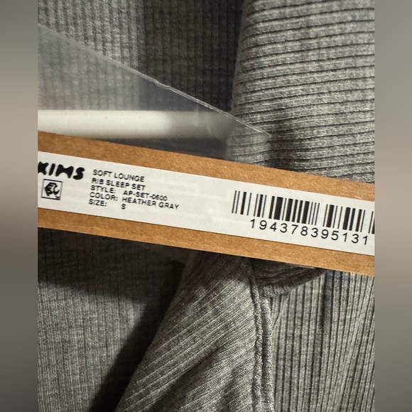 SKIMS SOFT LOUNGE SLEEP TOP SIZE S - Picture 6 of 9